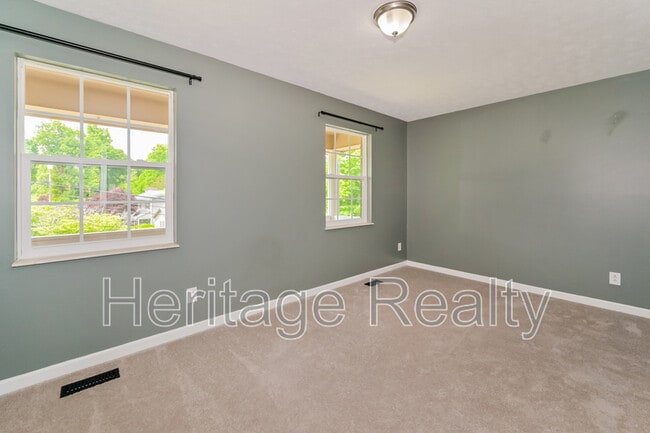 Building Photo - 9608 Clearwater Dr