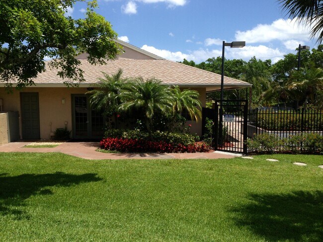 Building Photo - 641 Cypress Lake Blvd