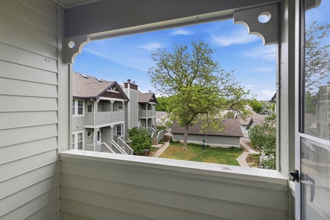 Building Photo - Newly Updated Throughout 2-Bed, 2.5-Bath Condo in Great Fort Collins Location!
