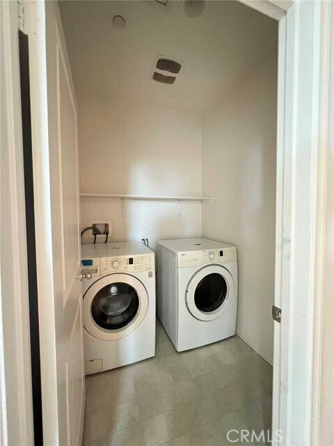 Building Photo - 422 W Rte 66