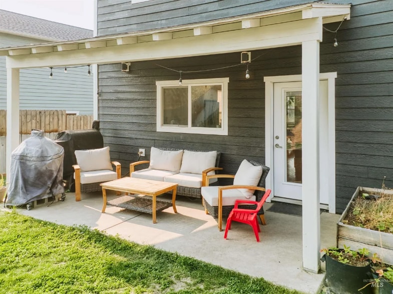 Building Photo - 1645 E 3rd St