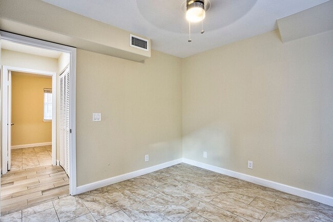 Building Photo - Fantastic 3 bed condo