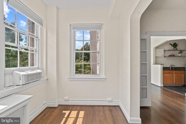 Building Photo - 2737 Devonshire Pl NW