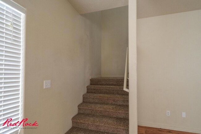 Building Photo - Fresh Carpet! Spacious 5-Bedroom Townhome