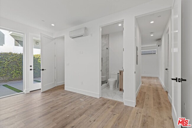 Building Photo - 10919 Hesby St