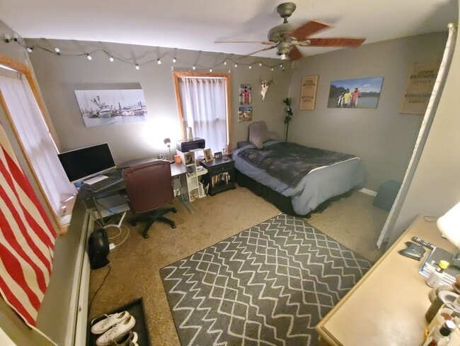 Building Photo - AVAILABLE JUNE! - 7 Bed 3 Bath Home!