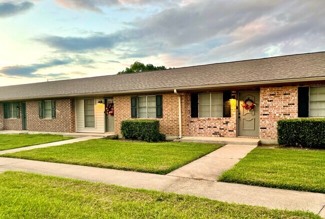 Building Photo - 5454 Folsom Dr