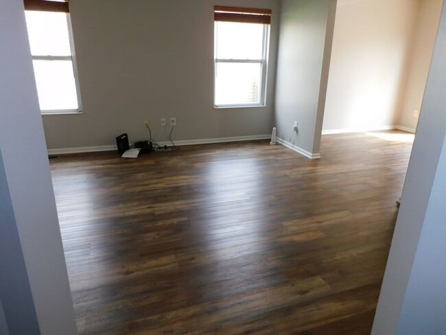 Building Photo - Spacious 4 Bedroom, 2.5 Bath Home