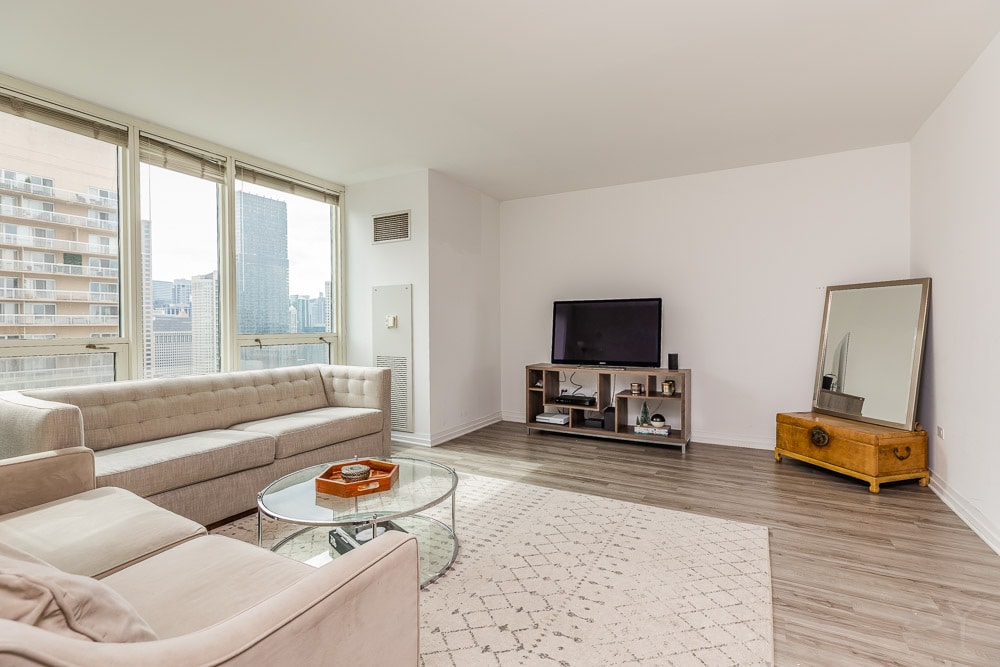 Building Photo - 33 W Ontario St