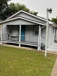 Building Photo - 1201 Crestwood Dr