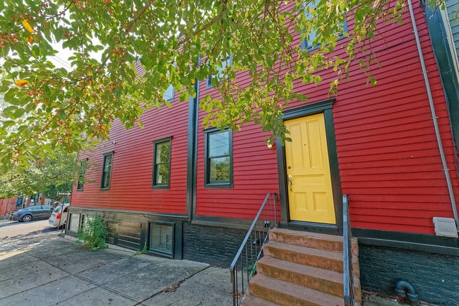 Building Photo - 149 Dove St