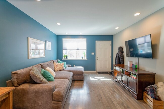 Building Photo - Point Breeze 2 Bedroom, 2.5 Bathroom Home
