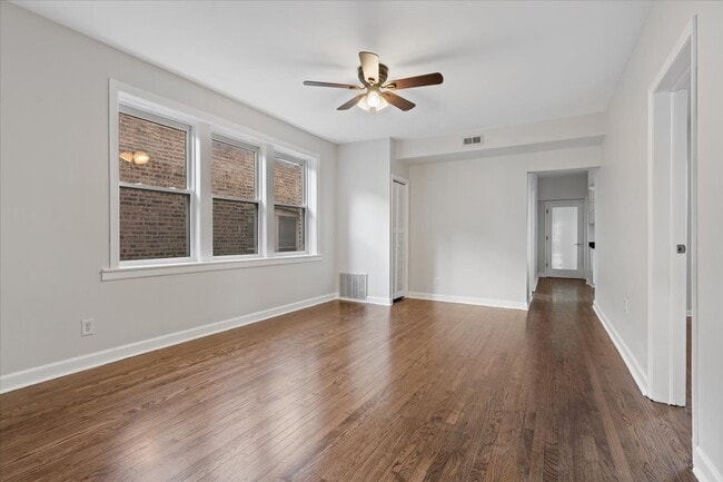 Building Photo - 2338 N Avers Ave