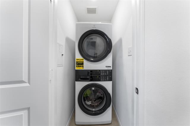 Building Photo - 241 Thresher Ln