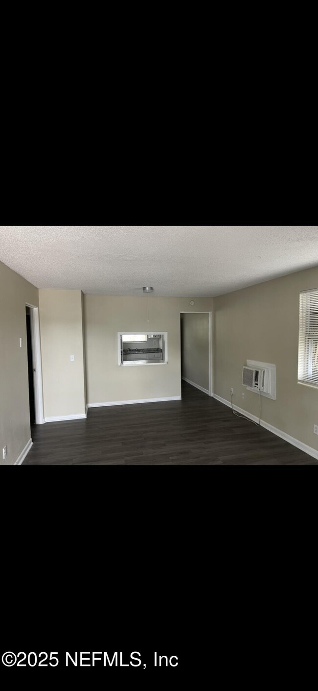 Building Photo - 1110 Caliente Dr