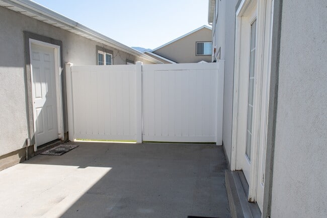 Building Photo - 97 Penhurst Pl