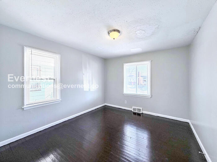 Building Photo - 18559 Mackay St