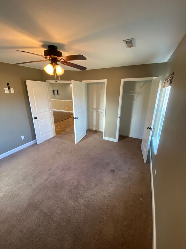 Building Photo - ~*~Gorgeous 2 Bedroom 2 Bathroom Duplex~*~