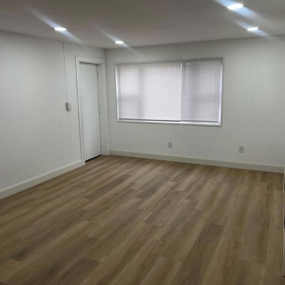 Building Photo - 50 N Hampton Rd