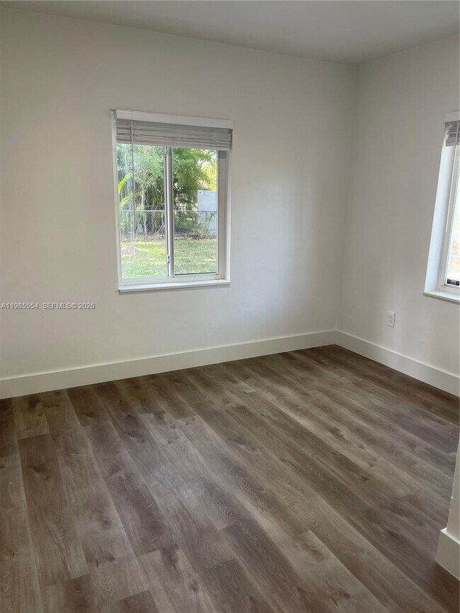 Building Photo - 771 NE 137th St