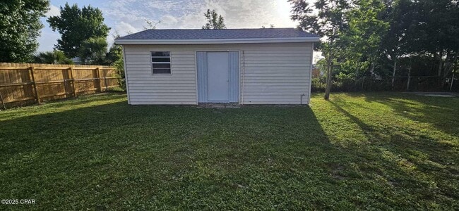 Building Photo - 137 Santee Dr