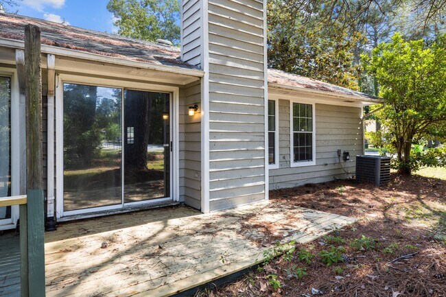 Building Photo - 1501 Fairfax Ln