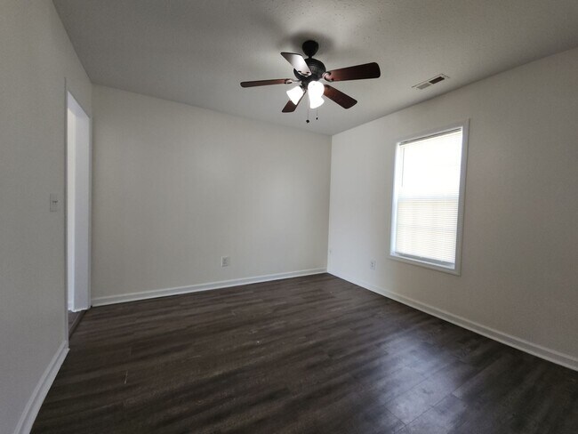 Building Photo - 205 Ashcroft Dr