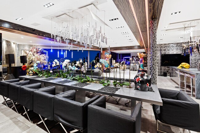 Building Photo - 8356 Sunset View Dr