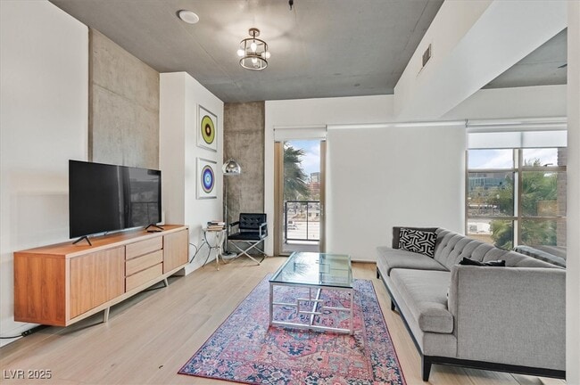 Building Photo - 353 E Bonneville Ave