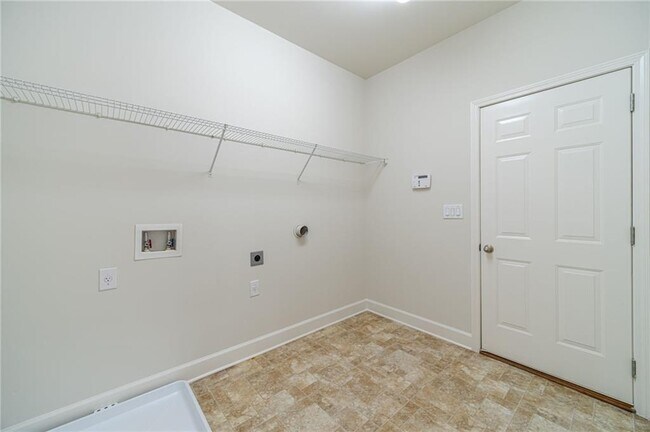 Building Photo - 2557 Staunton Dr