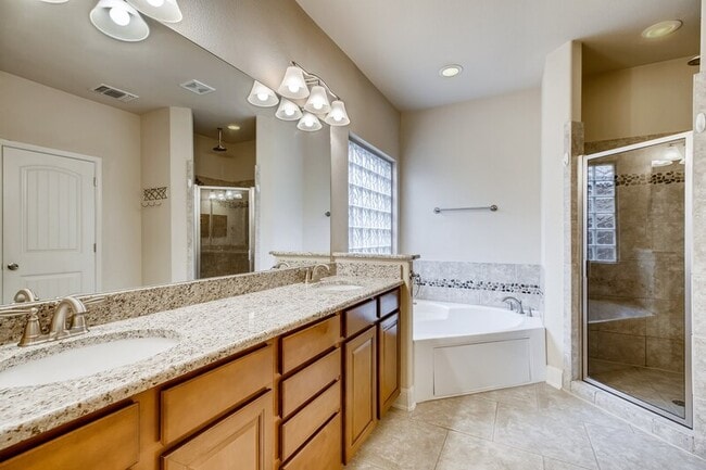 Building Photo - 12619 Quarter J