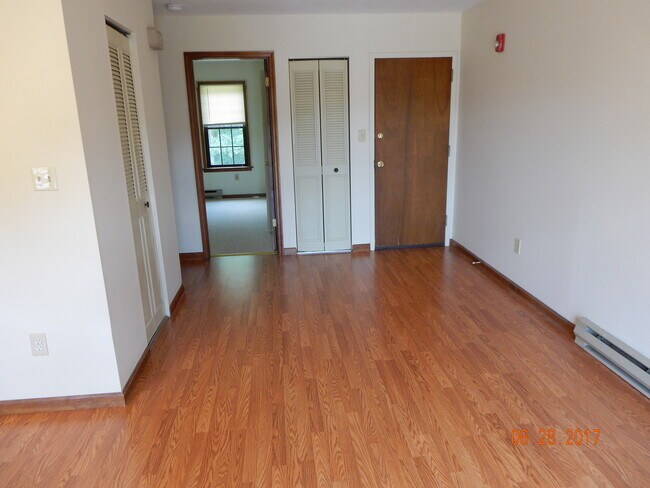Living Room - 48 Aspetuck Vlg