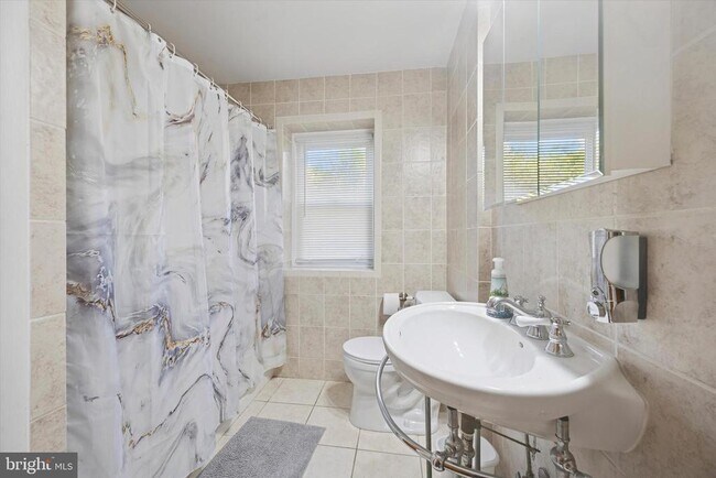 Building Photo - 7033 Sherwood Rd