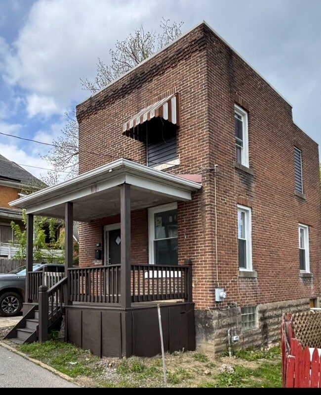 Building Photo - 105 S 9th Ave