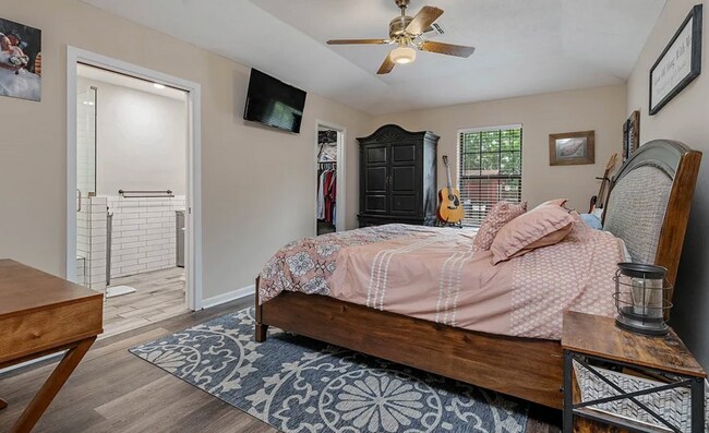 Building Photo - 3812 Brockhampton Dr