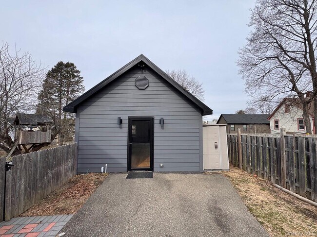 Building Photo - 69 Russell Ave