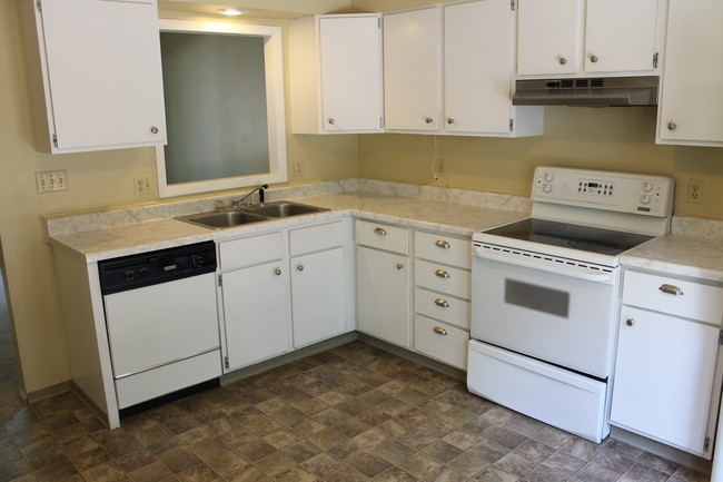 Kitchen - 503 N Norbeck St