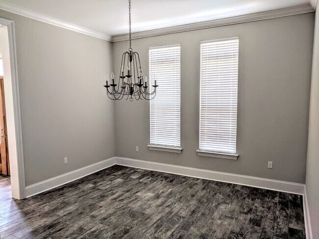 Building Photo - An amazing Townhouse for people who like b...