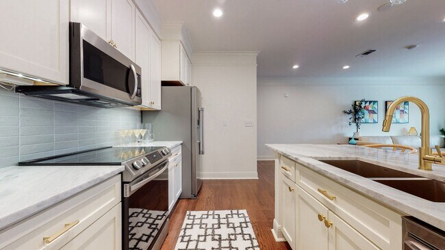 Building Photo - Amazing East Nashville 2 Bed/ 2 Bath Condo...