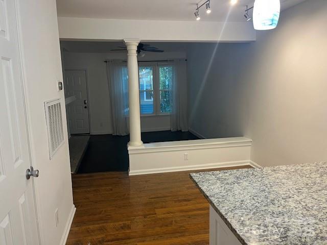 Building Photo - 433 W 8th St