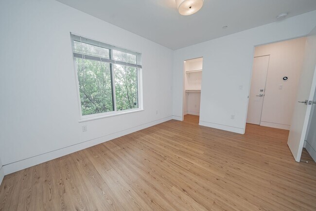 Building Photo - 848 32nd St