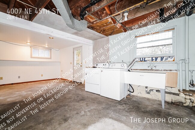 Building Photo - 4007 NE 45th St