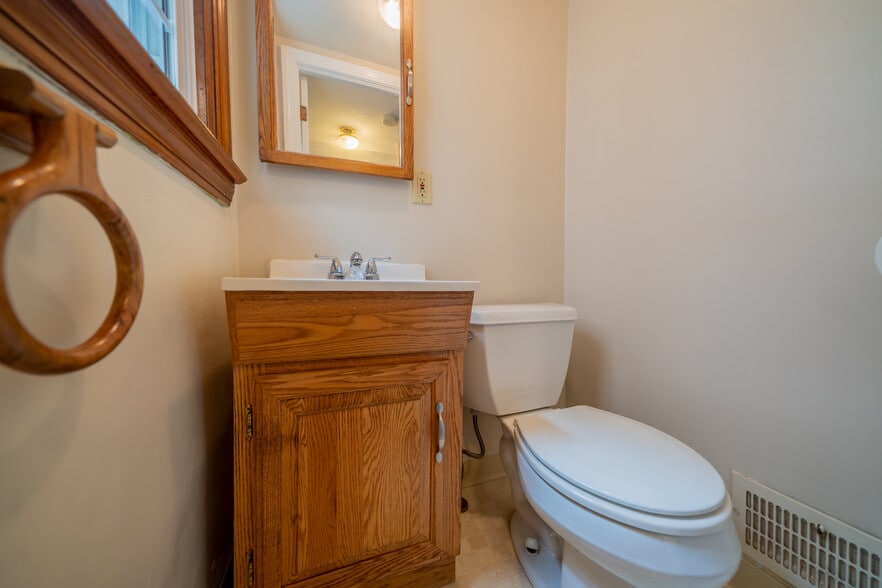 Building Photo - 1200 Brentwood Rd