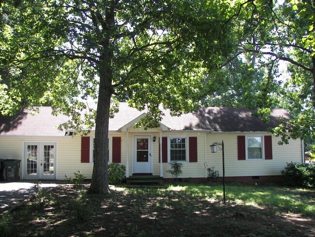 Primary Photo - --- Very Nice Ranch Style Home ---