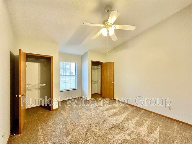 Building Photo - 7 S Cherry Hills