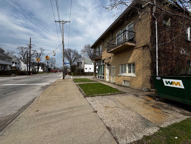 Building Photo - 395 E 152nd St