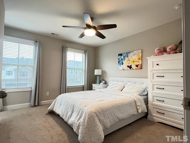 Building Photo - Beautiful 3 Bedroom with Sunroom Townhome in Cary