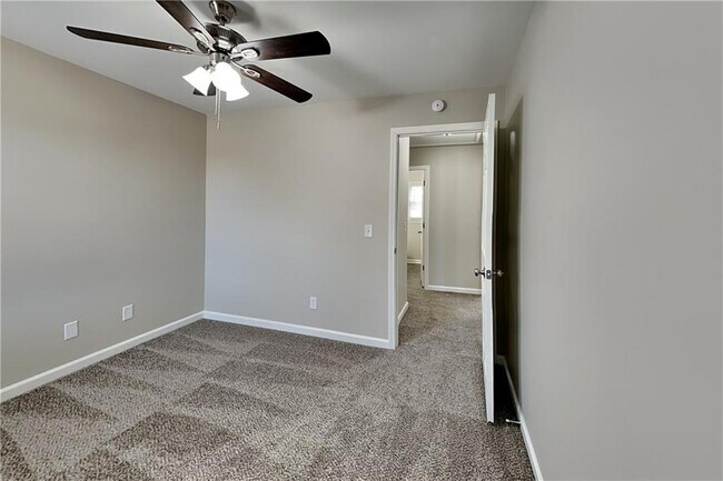 Building Photo - 308 Golden Ct