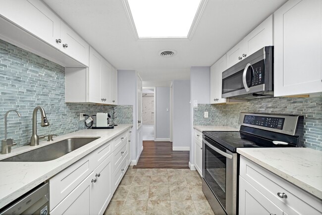 Building Photo - 12633 Memorial Dr