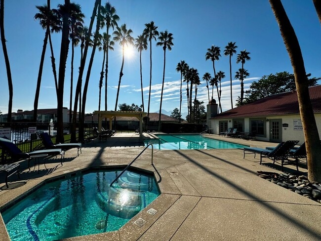 Building Photo - COMING SOON!! 1 Bed / 1 Bath Condo in Palm Lake in Palm Desert!
